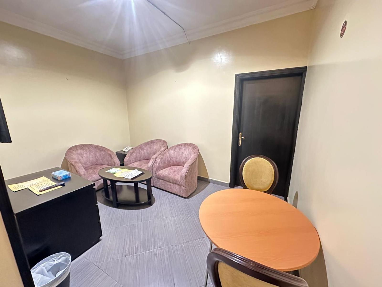 قصر الحمراء للأجنحة الفندقية Riyadh Ngoại thất bức ảnh